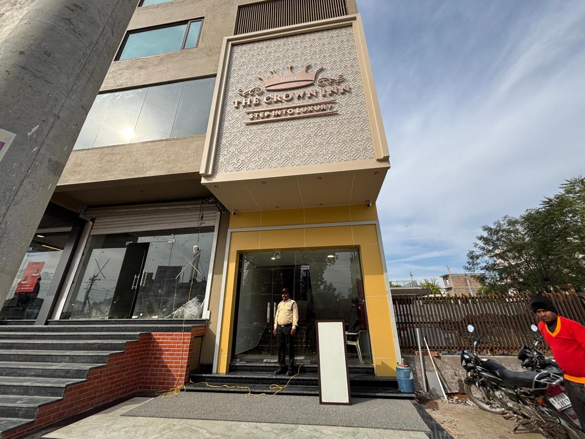 Hotel The Crown Inn Jhunjhunu Экстерьер фото