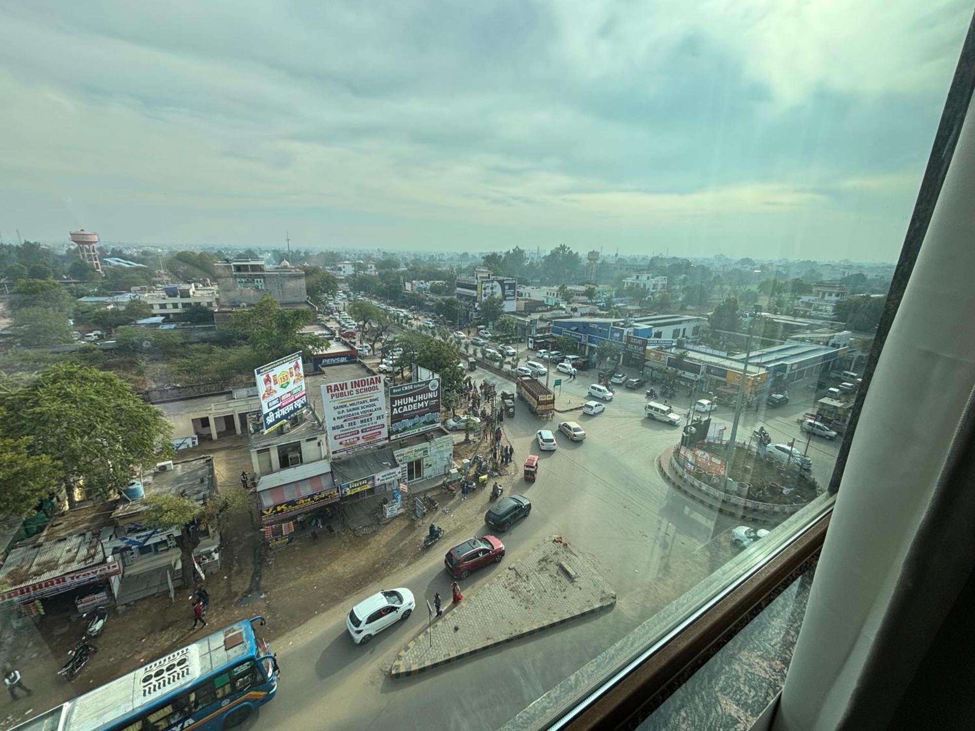 Hotel The Crown Inn Jhunjhunu Экстерьер фото